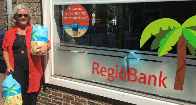 Caroline van Regiobank Rijnsburg  vertelt over de zomeractie.